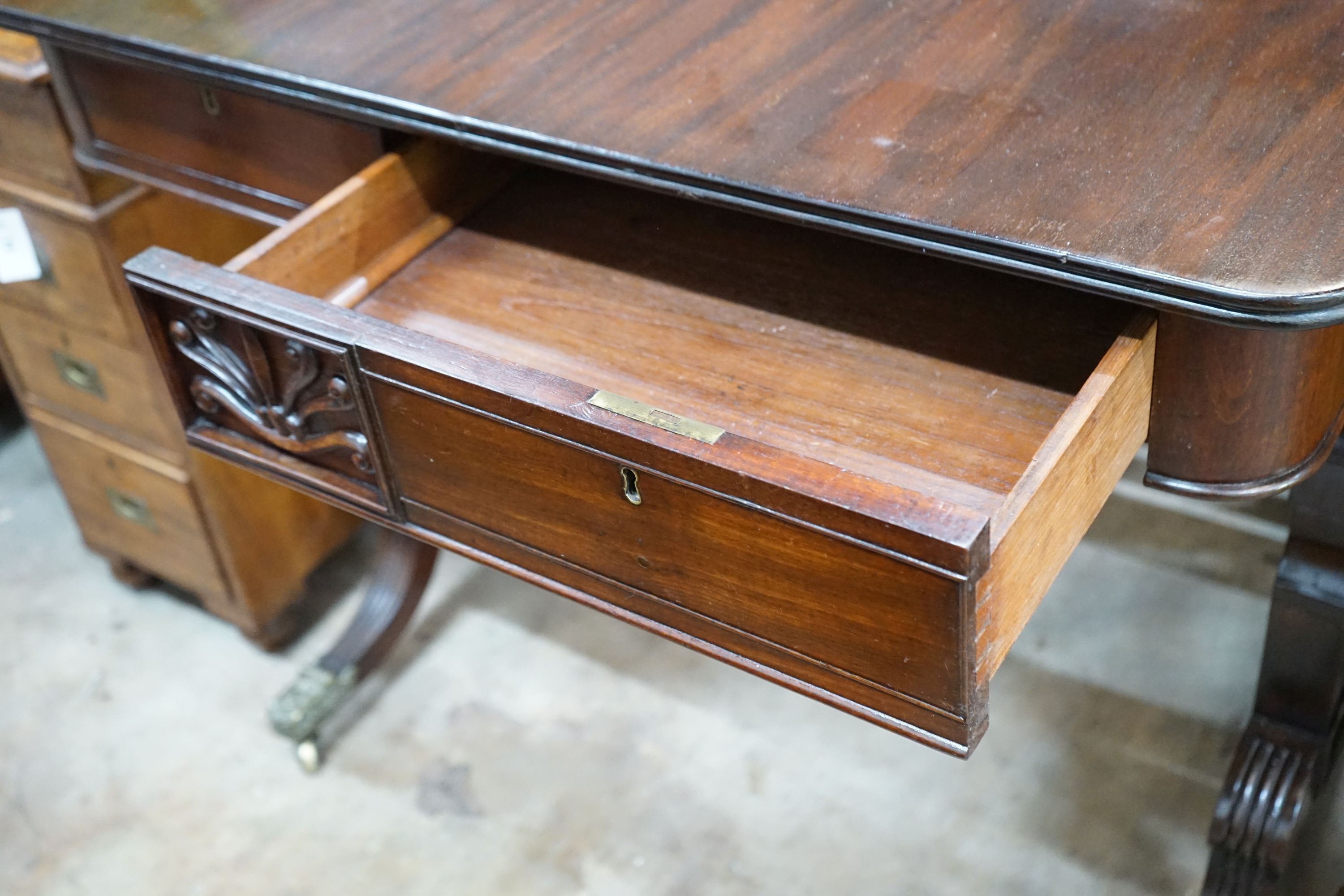 A mahogany centre table, width 103cm, depth 73cm, height 86cm